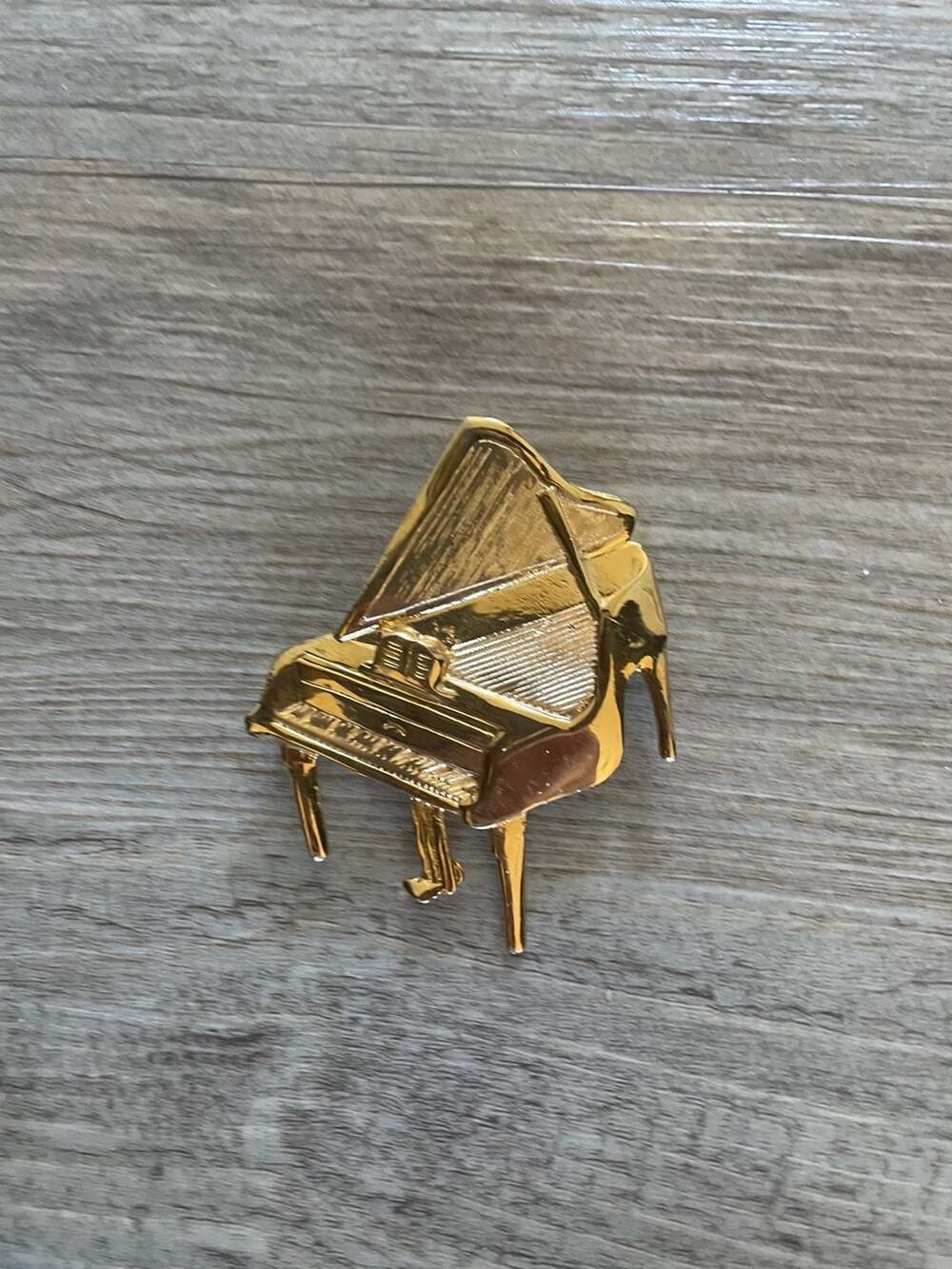 Vintage Gold Tone Grand Piano Brooch Pin - Picture 2 of 3